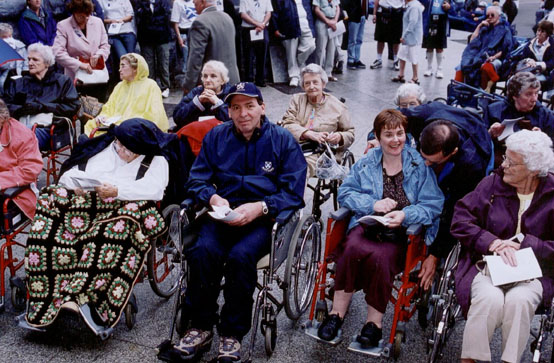 lourdes2004a.jpg (96590 bytes)