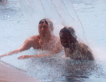 swimming1a.jpg (26545 bytes)